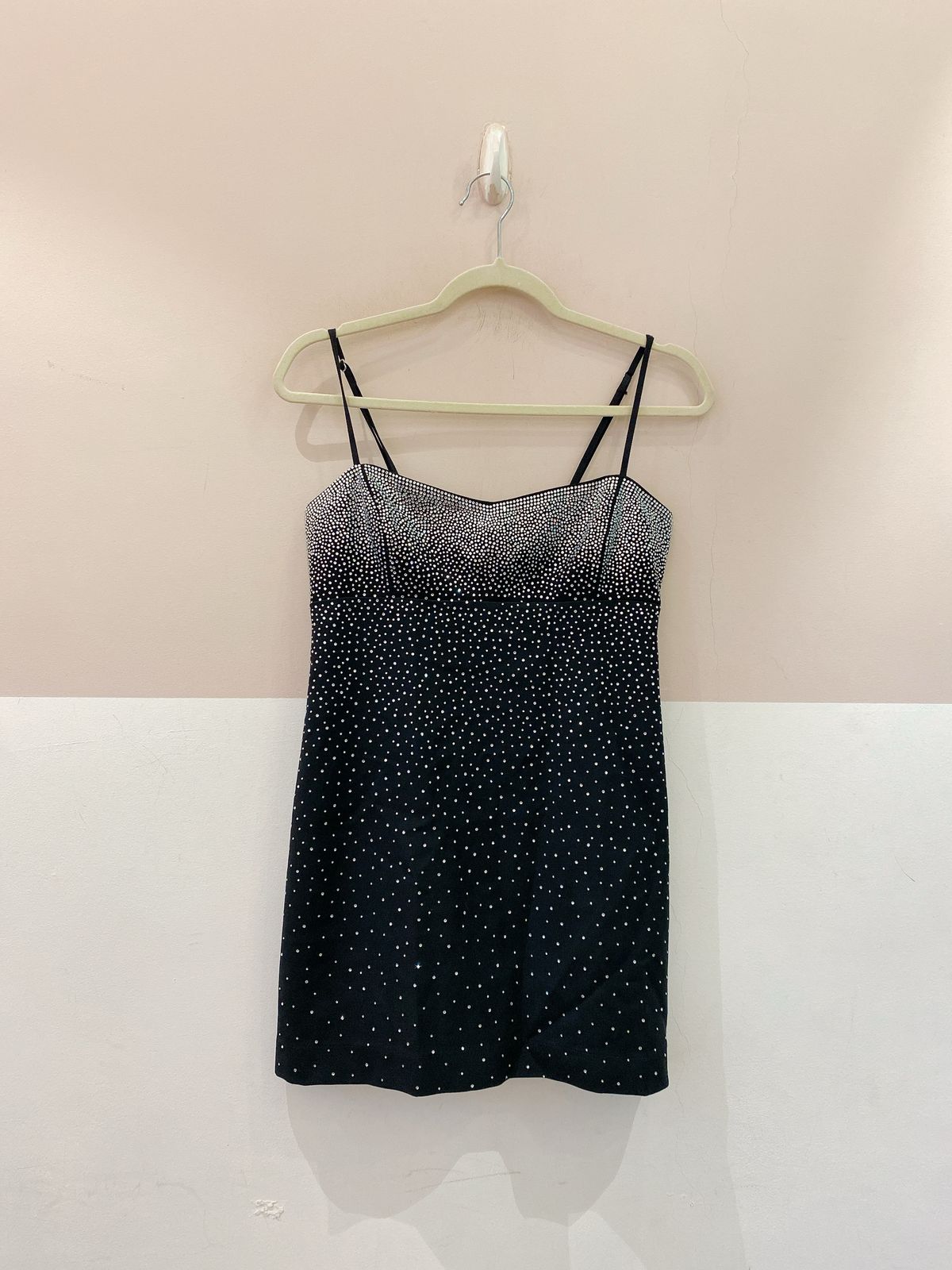 Vestido curto preto brilhos BY NV P